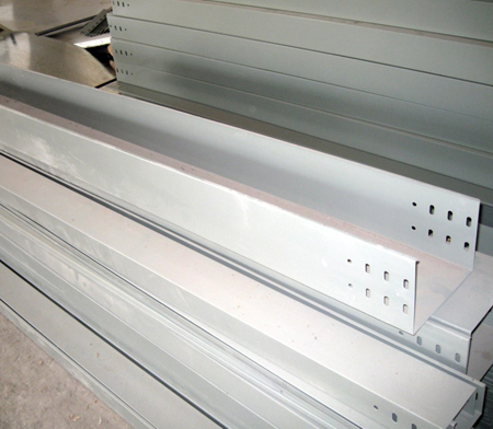 槽式電纜橋架哪家好？電纜橋架使用簡(jiǎn)單嗎？